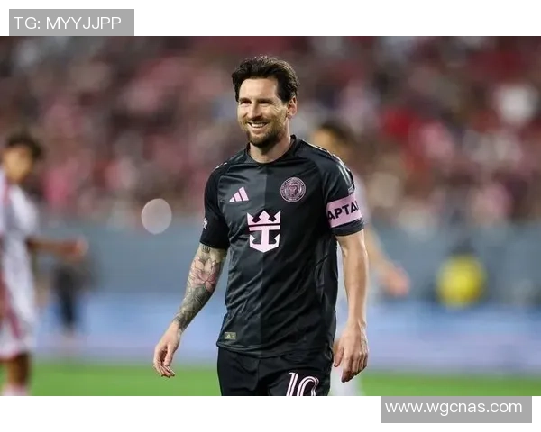 豪横球星纷纷亮相足坛 引领足球新潮流掀起全球热潮 豪横球星纷纷亮相足坛 引领足球新潮流掀起全球热潮