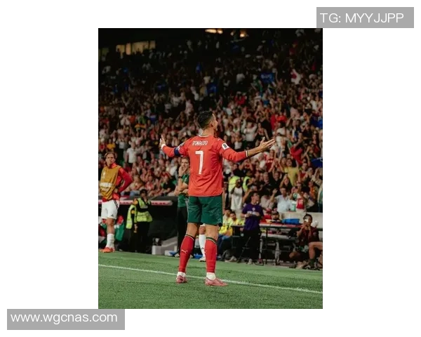 历史足坛巅峰球员之一 c罗的辉煌成就与传奇之路